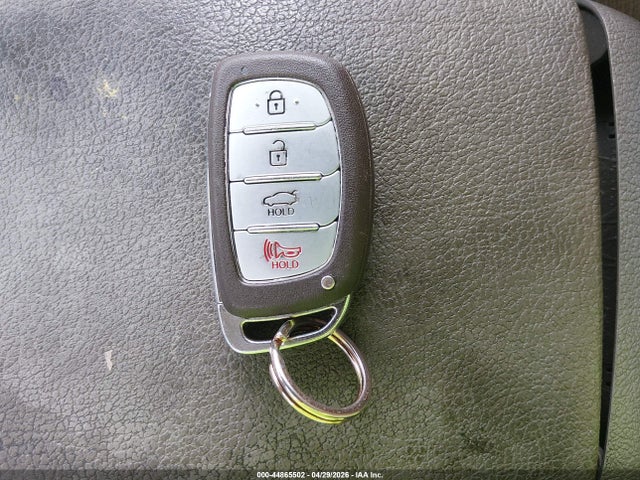 2015 Hyundai Elantra Limited მანქანა იყიდება აუქციონზე, vin: 5NPDH4AE9FH576385, აუქციონის ნომერი: 44865502