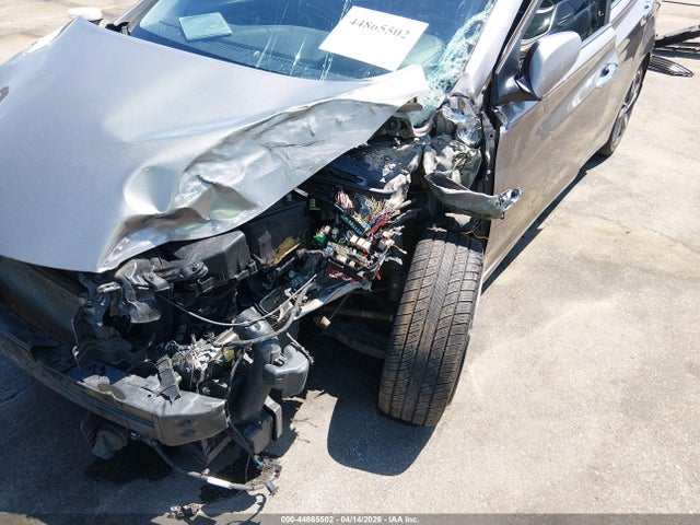 2015 Hyundai Elantra Limited მანქანა იყიდება აუქციონზე, vin: 5NPDH4AE9FH576385, აუქციონის ნომერი: 44865502