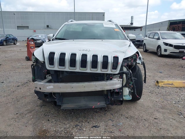 44865528 :رقم المزاد ، 1C4PJLCB6HW623299 vin ، 2017 Jeep Cherokee Latitude Fwd مزاد بيع