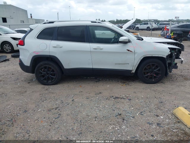 44865528 :رقم المزاد ، 1C4PJLCB6HW623299 vin ، 2017 Jeep Cherokee Latitude Fwd مزاد بيع