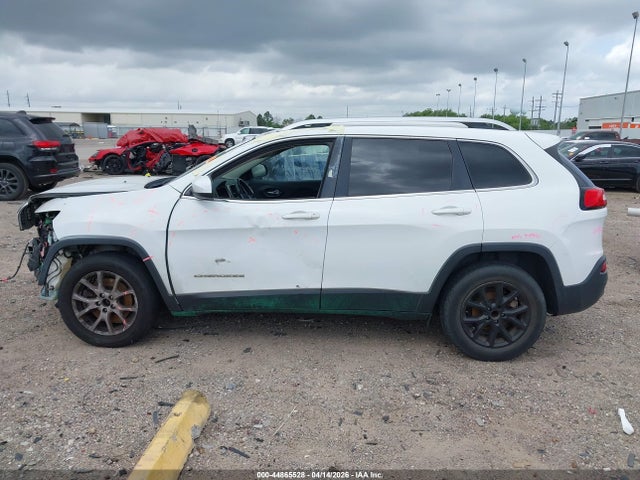 44865528 :رقم المزاد ، 1C4PJLCB6HW623299 vin ، 2017 Jeep Cherokee Latitude Fwd مزاد بيع