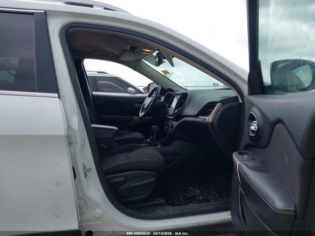 44865528 :رقم المزاد ، 1C4PJLCB6HW623299 vin ، 2017 Jeep Cherokee Latitude Fwd مزاد بيع
