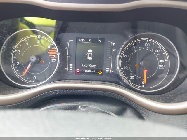 44865528 :رقم المزاد ، 1C4PJLCB6HW623299 vin ، 2017 Jeep Cherokee Latitude Fwd مزاد بيع