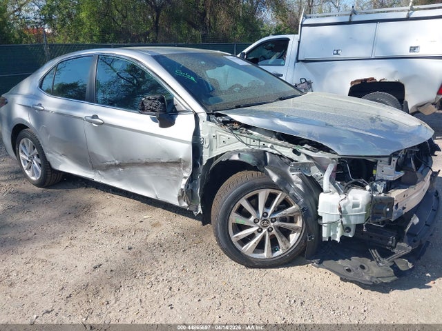 2021 Toyota Camry Le მანქანა იყიდება აუქციონზე, vin: 4T1C11AK1MU458818, აუქციონის ნომერი: 44865697