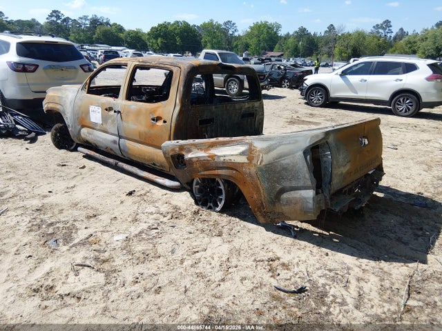 44865744 :رقم المزاد ، 5TFCZ5ANXJX132718 vin ، 2018 Toyota Tacoma Sr5 V6 مزاد بيع