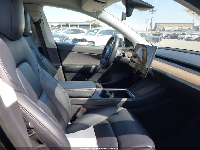 44865747 :رقم المزاد ، 5YJYGDEE5MF204102 vin ، 2021 Tesla Model Y Long Range Dual Motor All-wheel Drive مزاد بيع