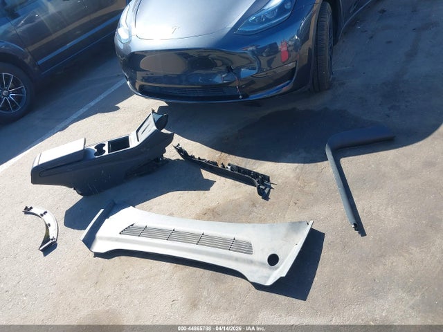 2024 Tesla Model Y Long Range Dual Motor All-wheel Drive მანქანა იყიდება აუქციონზე, vin: 7SAYGDEE7RF163837, აუქციონის ნომერი: 44865788