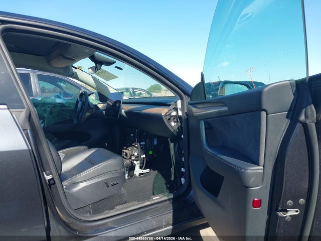 2024 Tesla Model Y Long Range Dual Motor All-wheel Drive მანქანა იყიდება აუქციონზე, vin: 7SAYGDEE7RF163837, აუქციონის ნომერი: 44865788