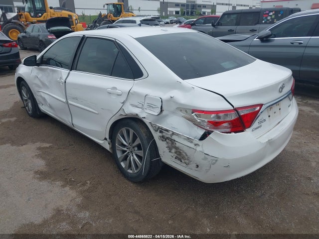 44865822 :رقم المزاد ، 4T1BF1FK7HU726007 vin ، 2017 Toyota Camry Xle مزاد بيع