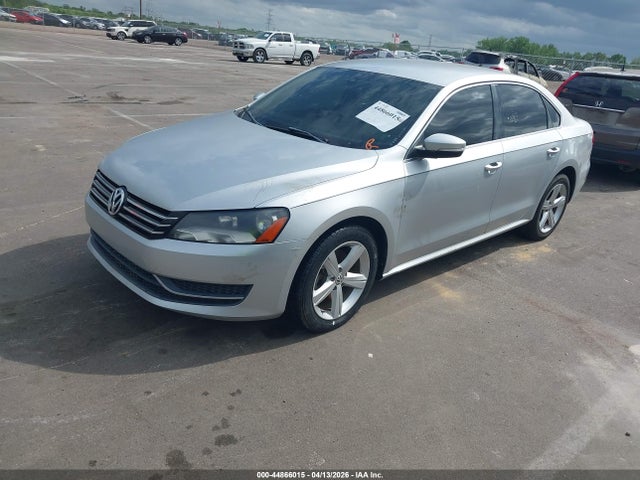 2014 Volkswagen Passat 1.8t Se მანქანა იყიდება აუქციონზე, vin: 1VWBS7A3XEC045437, აუქციონის ნომერი: 44866015
