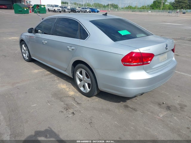 2014 Volkswagen Passat 1.8t Se მანქანა იყიდება აუქციონზე, vin: 1VWBS7A3XEC045437, აუქციონის ნომერი: 44866015