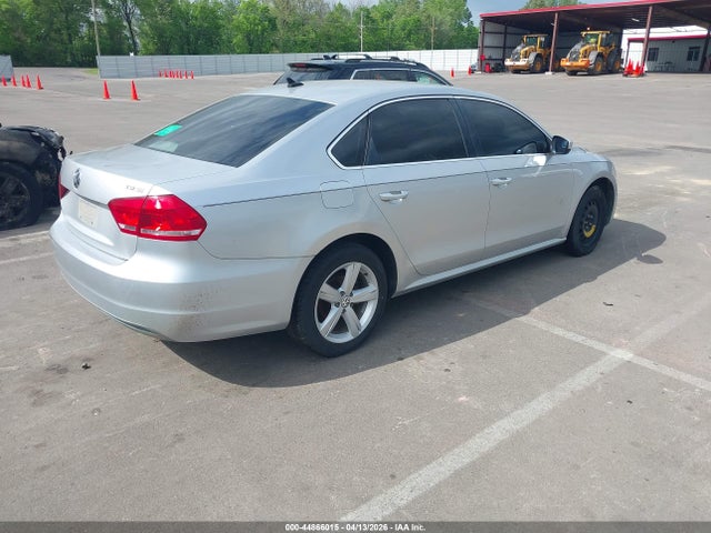 2014 Volkswagen Passat 1.8t Se მანქანა იყიდება აუქციონზე, vin: 1VWBS7A3XEC045437, აუქციონის ნომერი: 44866015