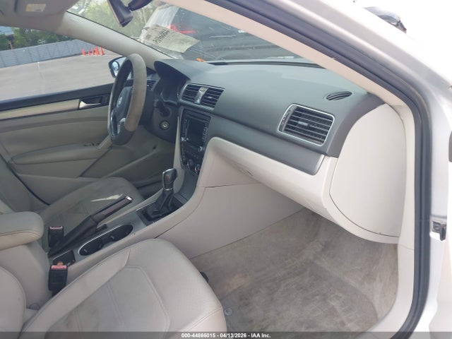 2014 Volkswagen Passat 1.8t Se მანქანა იყიდება აუქციონზე, vin: 1VWBS7A3XEC045437, აუქციონის ნომერი: 44866015