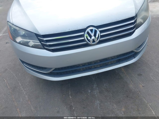 2014 Volkswagen Passat 1.8t Se მანქანა იყიდება აუქციონზე, vin: 1VWBS7A3XEC045437, აუქციონის ნომერი: 44866015