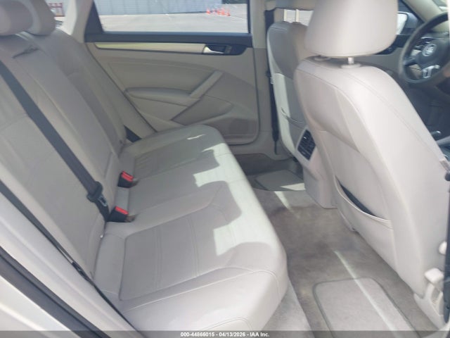 2014 Volkswagen Passat 1.8t Se მანქანა იყიდება აუქციონზე, vin: 1VWBS7A3XEC045437, აუქციონის ნომერი: 44866015