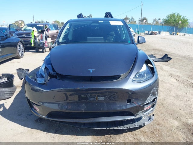 2024 Tesla Model Y Long Range Dual Motor All-wheel Drive მანქანა იყიდება აუქციონზე, vin: 7SAYGAEE2RF131764, აუქციონის ნომერი: 44866214