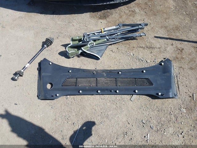2024 Tesla Model Y Long Range Dual Motor All-wheel Drive მანქანა იყიდება აუქციონზე, vin: 7SAYGAEE2RF131764, აუქციონის ნომერი: 44866214