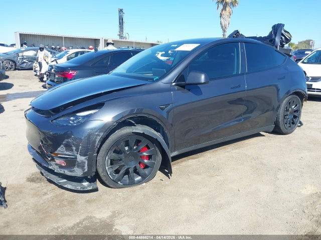 2024 Tesla Model Y Long Range Dual Motor All-wheel Drive მანქანა იყიდება აუქციონზე, vin: 7SAYGAEE2RF131764, აუქციონის ნომერი: 44866214