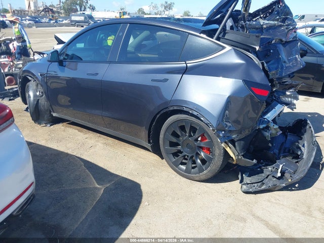 2024 Tesla Model Y Long Range Dual Motor All-wheel Drive მანქანა იყიდება აუქციონზე, vin: 7SAYGAEE2RF131764, აუქციონის ნომერი: 44866214