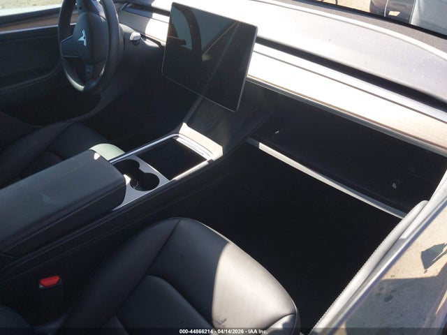 2024 Tesla Model Y Long Range Dual Motor All-wheel Drive მანქანა იყიდება აუქციონზე, vin: 7SAYGAEE2RF131764, აუქციონის ნომერი: 44866214