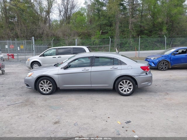2014 Chrysler 200 Touring მანქანა იყიდება აუქციონზე, vin: 1C3CCBBG5EN106999, აუქციონის ნომერი: 44866291