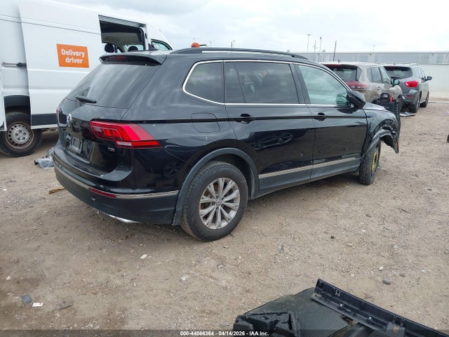 44866364 :رقم المزاد ، 3VV3B7AX0JM167227 vin ، 2018 Volkswagen Tiguan 2.0t Se/2.0t Sel مزاد بيع
