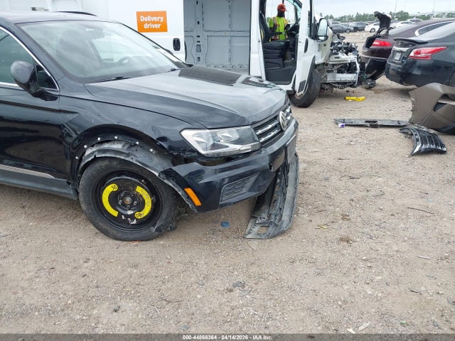 44866364 :رقم المزاد ، 3VV3B7AX0JM167227 vin ، 2018 Volkswagen Tiguan 2.0t Se/2.0t Sel مزاد بيع