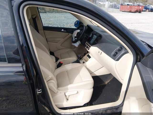 2016 Volkswagen Tiguan S მანქანა იყიდება აუქციონზე, vin: WVGAV7AX3GK000076, აუქციონის ნომერი: 44866529