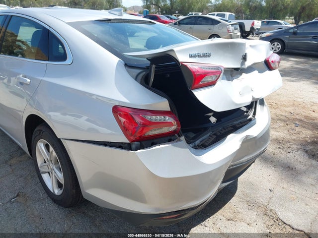 1G1ZD5ST0NF172056 Chevrolet Malibu Fwd Lt