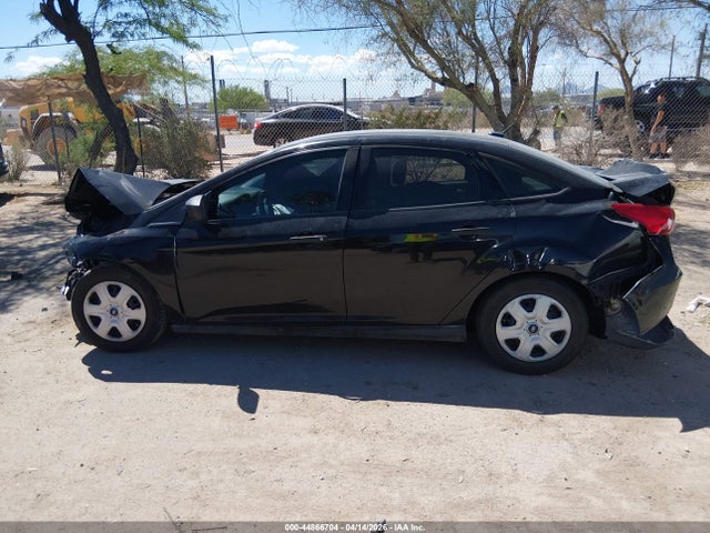 1FADP3E20GL289100 Ford FOCUS S