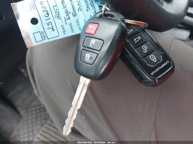 Toyota RAV4 LE 2017 2T3BFREV1HW660507 Image 11