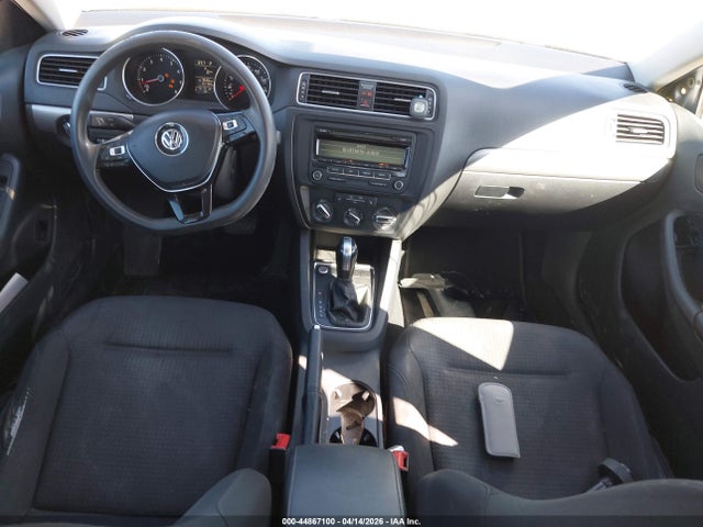 44867100 :رقم المزاد ، 3VWD17AJ8FM261491 vin ، 2015 Volkswagen Jetta 1.8t Se مزاد بيع