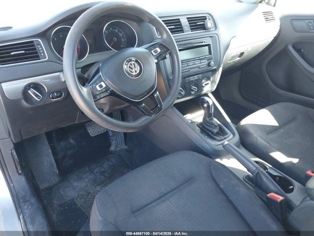 44867100 :رقم المزاد ، 3VWD17AJ8FM261491 vin ، 2015 Volkswagen Jetta 1.8t Se مزاد بيع