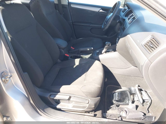 44867100 :رقم المزاد ، 3VWD17AJ8FM261491 vin ، 2015 Volkswagen Jetta 1.8t Se مزاد بيع