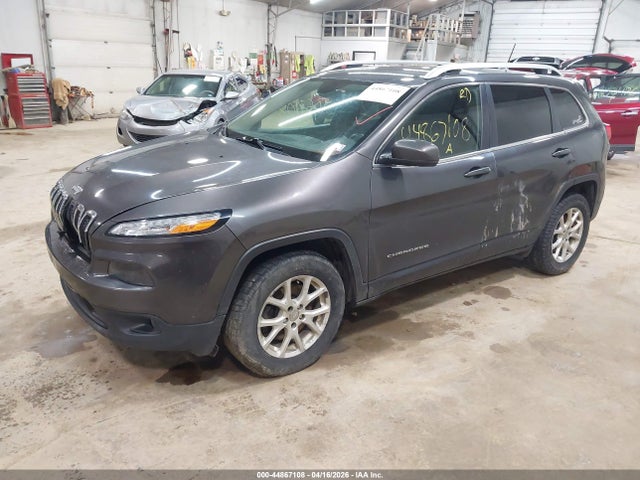 44867108 :رقم المزاد ، 1C4PJMCB6HW582758 vin ، 2017 Jeep Cherokee Latitude 4x4 مزاد بيع