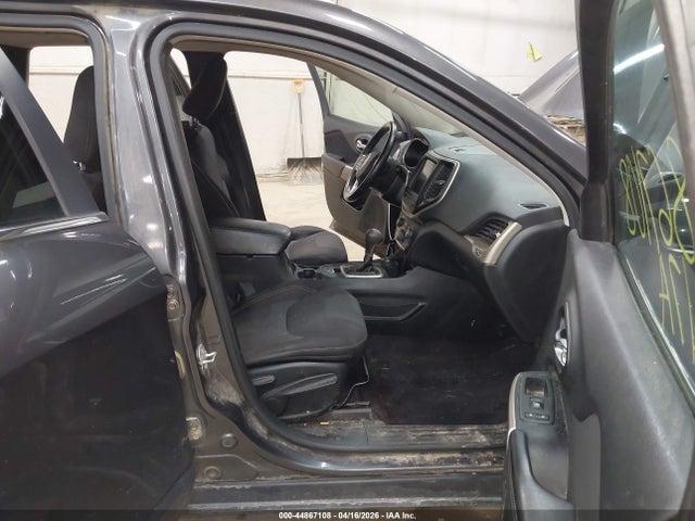 44867108 :رقم المزاد ، 1C4PJMCB6HW582758 vin ، 2017 Jeep Cherokee Latitude 4x4 مزاد بيع