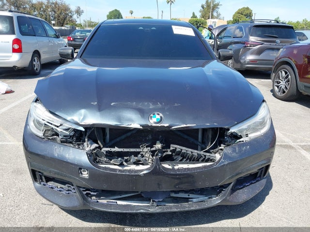 2018 Bmw 750i მანქანა იყიდება აუქციონზე, vin: WBA7F0C52JGM22717, აუქციონის ნომერი: 44867153