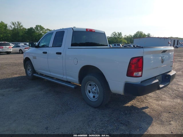 2017 RAM 1500 1C6RR7FG0HS822329 Photo 2