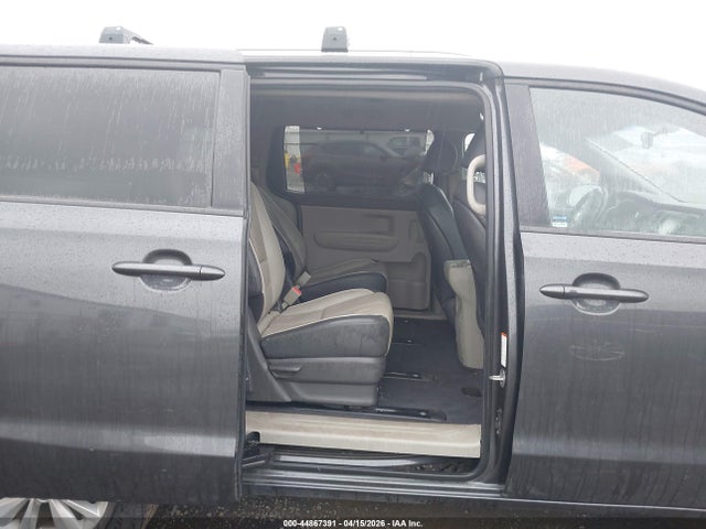 44867391 :رقم المزاد ، KNDMB5C19J6423851 vin ، 2018 Kia Sedona Lx مزاد بيع