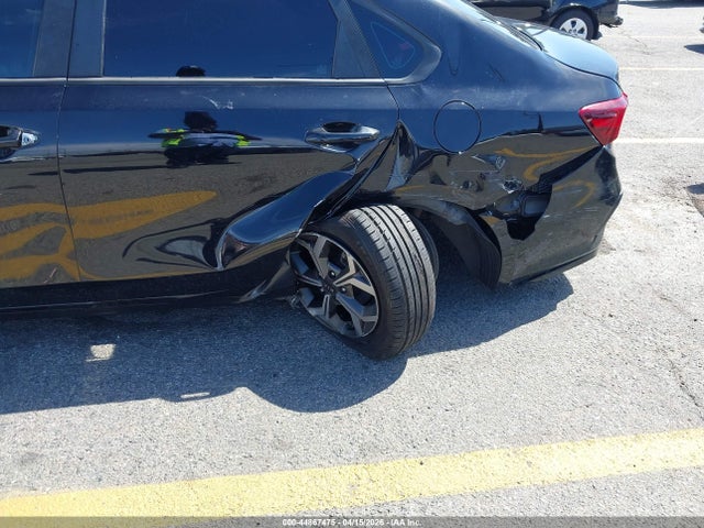 44867475 :رقم المزاد ، 3KPF24AD4ME305575 vin ، 2021 Kia Forte Lxs مزاد بيع