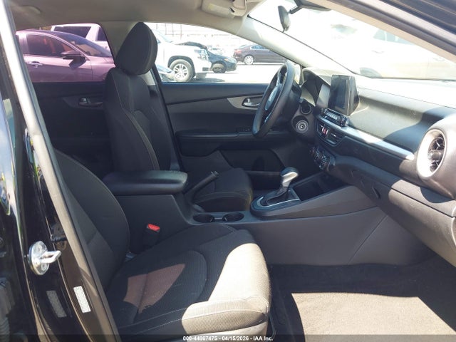 44867475 :رقم المزاد ، 3KPF24AD4ME305575 vin ، 2021 Kia Forte Lxs مزاد بيع