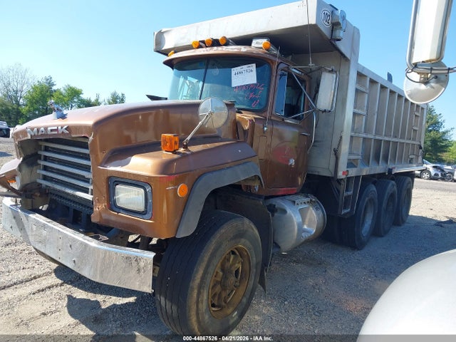 44867526 :رقم المزاد ، 1M2P267C5SM022031 vin ، 1995 Mack 600 Rd600 مزاد بيع