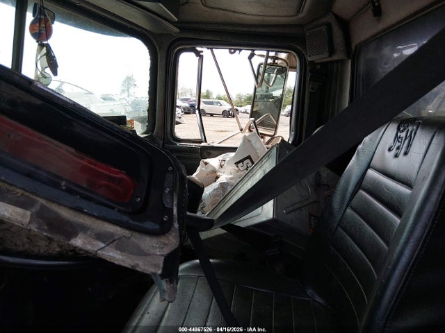 44867526 :رقم المزاد ، 1M2P267C5SM022031 vin ، 1995 Mack 600 Rd600 مزاد بيع