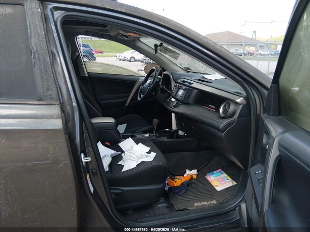 44867563 :رقم المزاد ، JTMRFREV5JJ251333 vin ، 2018 Toyota Rav4 Xle مزاد بيع