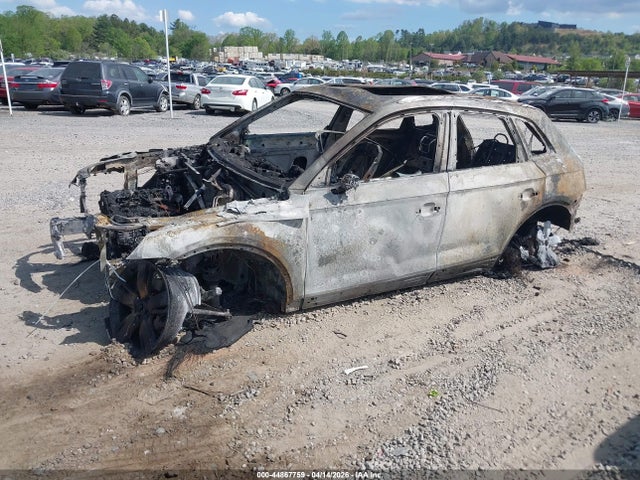 Audi Q5 2.0t Premium 2018 WA1BNAFY4J2211036 Image 2