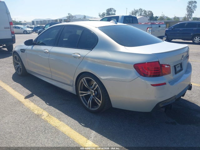 2013 BMW M5 WBSFV9C59DD096192 Photo 2