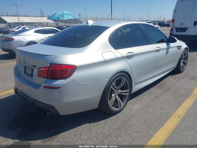 2013 BMW M5 WBSFV9C59DD096192 Photo 3