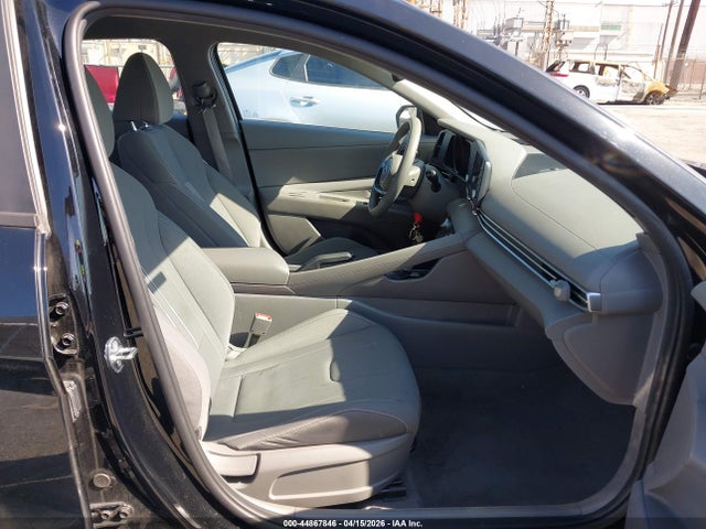 KMHLM4AG2PU432110 Hyundai ELANTRA SEL