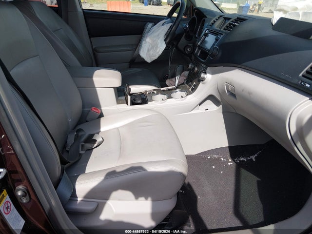 2013 Toyota Highlander Se V6 მანქანა იყიდება აუქციონზე, vin: 5TDZK3EH1DS137484, აუქციონის ნომერი: 44867923