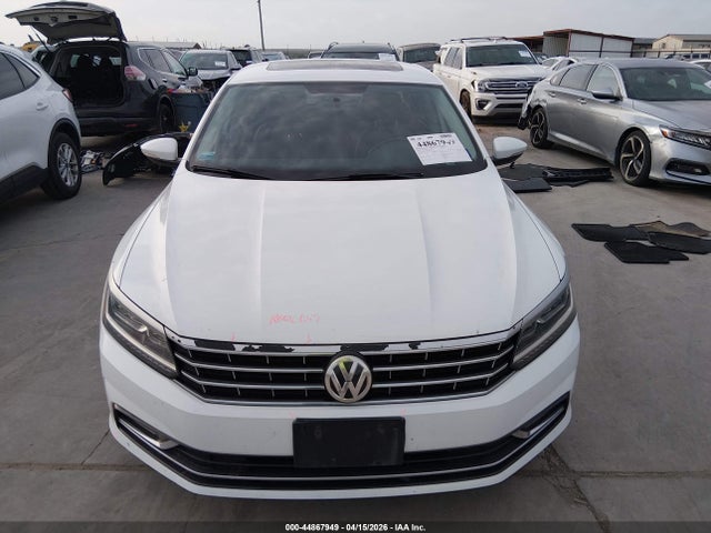 2016 Volkswagen Passat 1.8t Se მანქანა იყიდება აუქციონზე, vin: 1VWBS7A34GC035828, აუქციონის ნომერი: 44867949